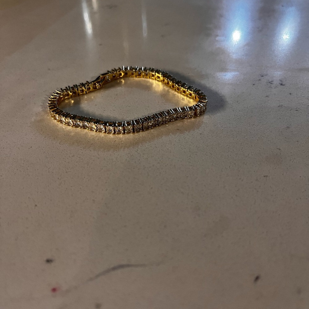 New without the box tennis bracelet